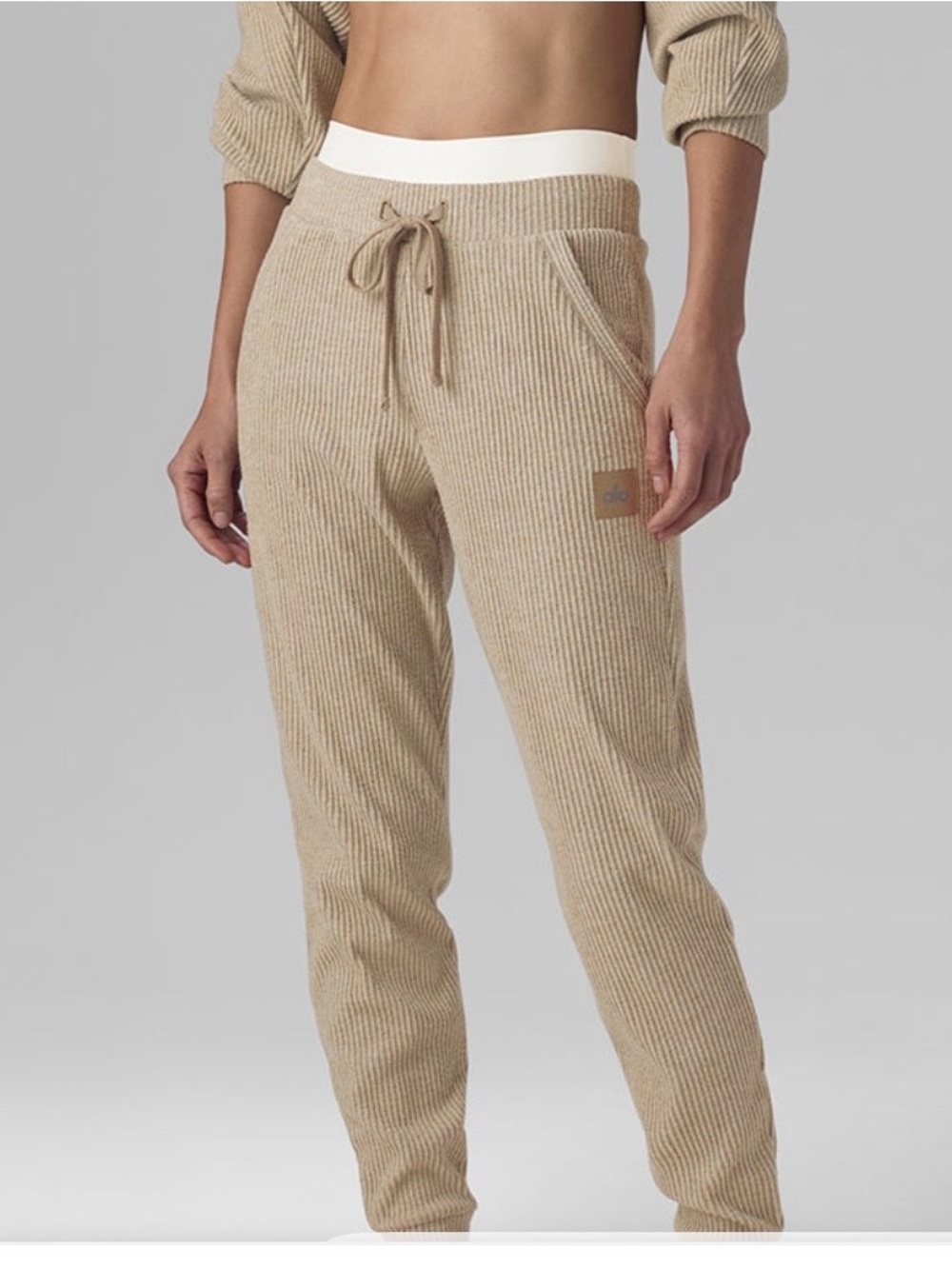 Alo yoga Women's Ribbed Drawstring Jogger Pants in Gravel Heather